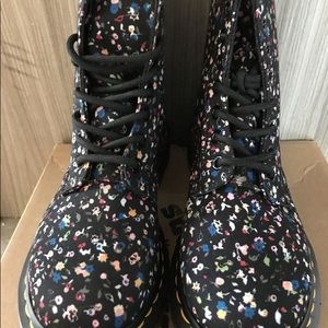 dr martens page courtney boot
